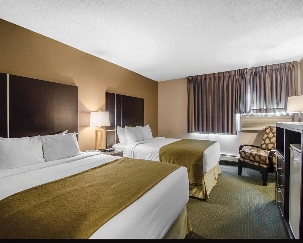 Hotel Ramada By Wyndham Whitecourt Exterior foto