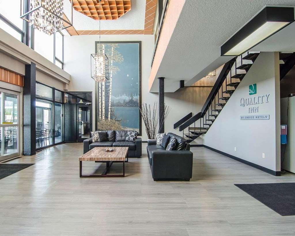 Hotel Ramada By Wyndham Whitecourt Interior foto