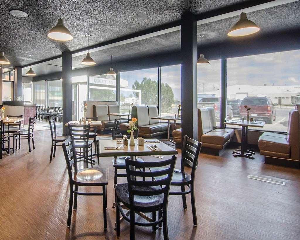 Hotel Ramada By Wyndham Whitecourt Restaurante foto