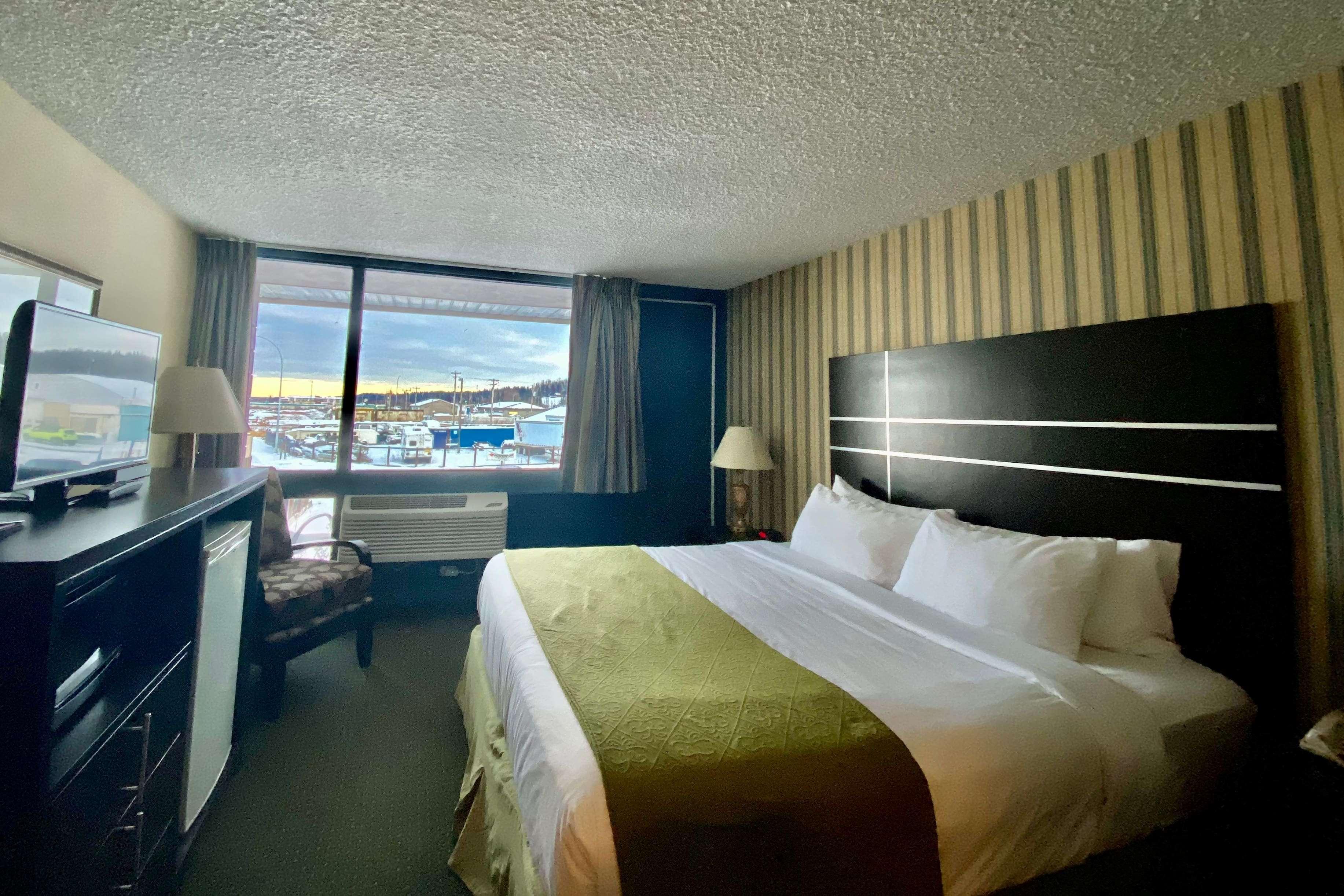 Hotel Ramada By Wyndham Whitecourt Exterior foto