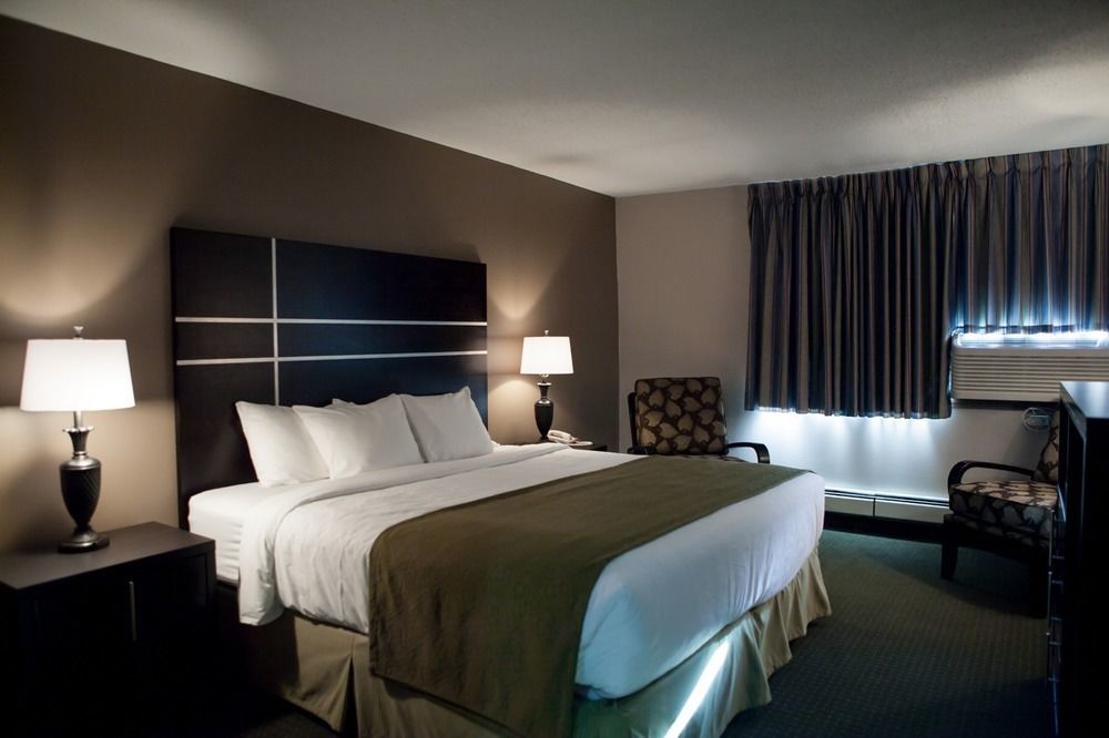 Hotel Ramada By Wyndham Whitecourt Exterior foto