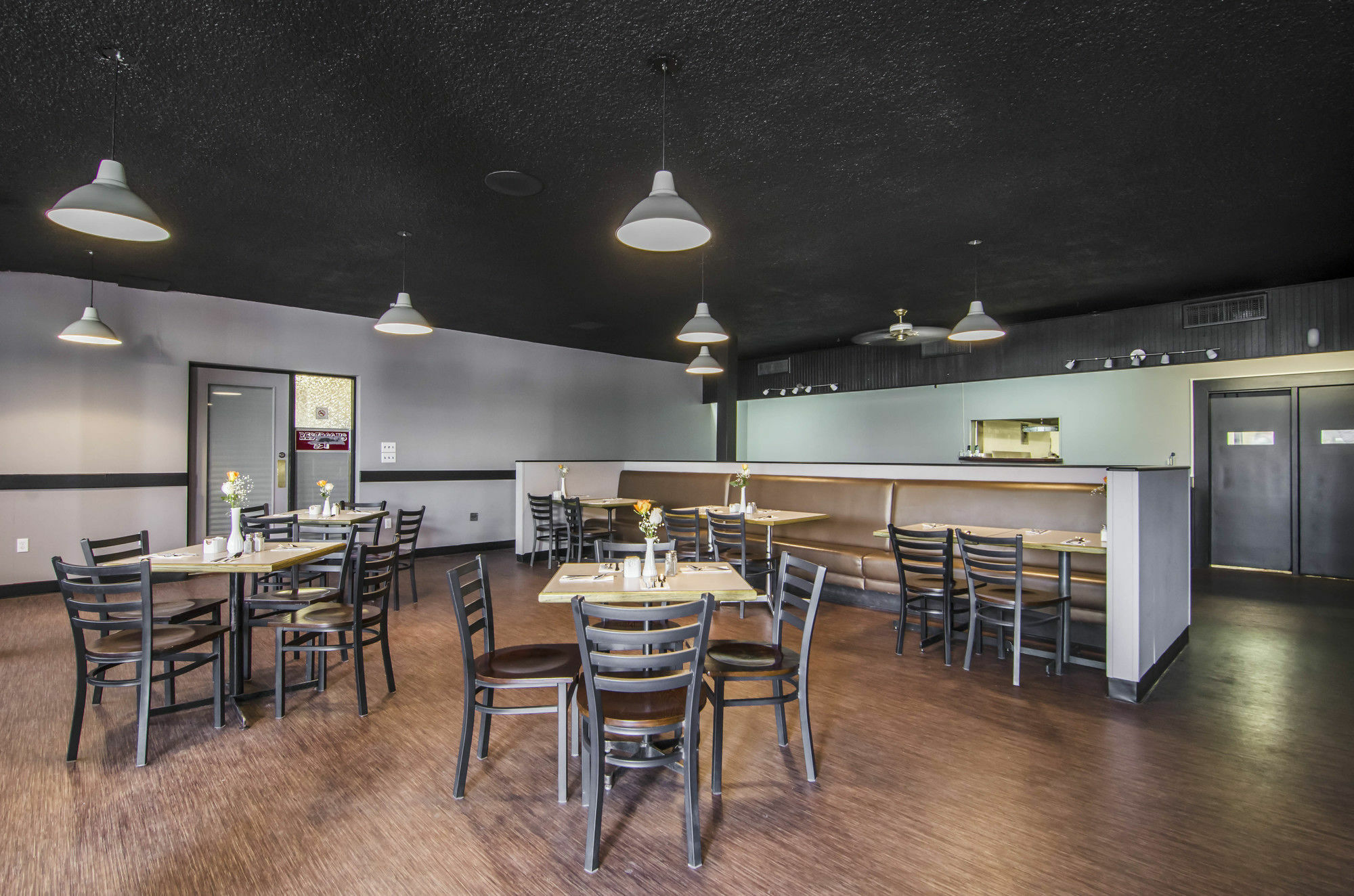 Hotel Ramada By Wyndham Whitecourt Exterior foto