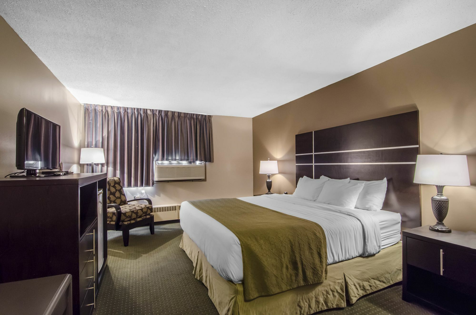 Hotel Ramada By Wyndham Whitecourt Exterior foto